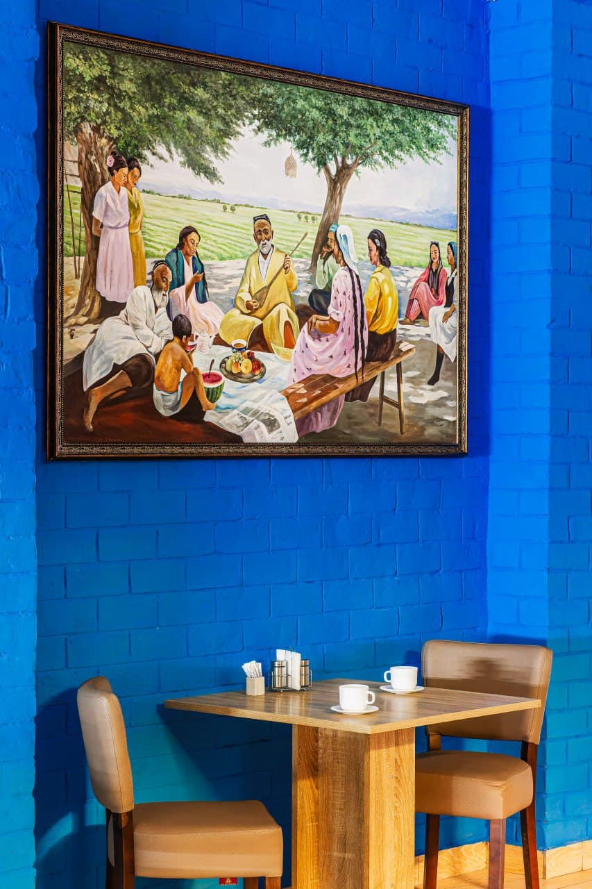 Guest tea corner with an Uzbek painting at Solief Hotel